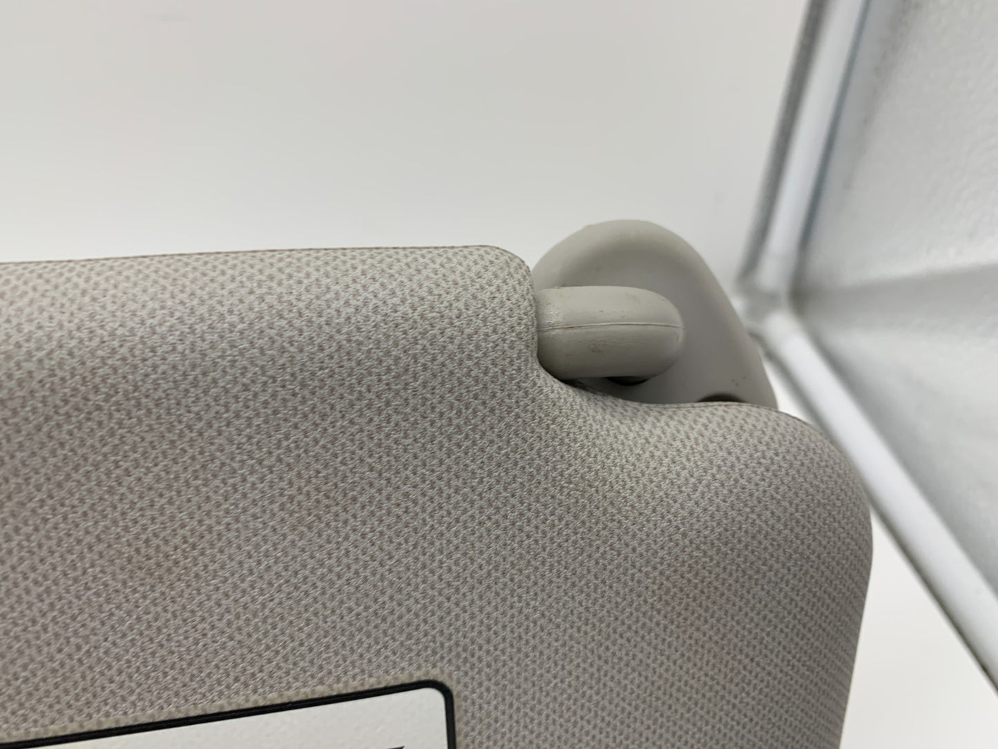 2010-2011 Hyundai Tucson Driver Sun Visor Gray OEM C01B15003