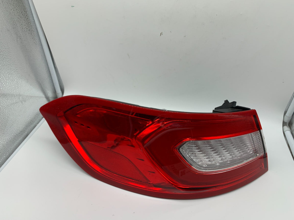 2016-2018 Lincoln MKX Driver Side Tail Light Taillight OEM B03B17008
