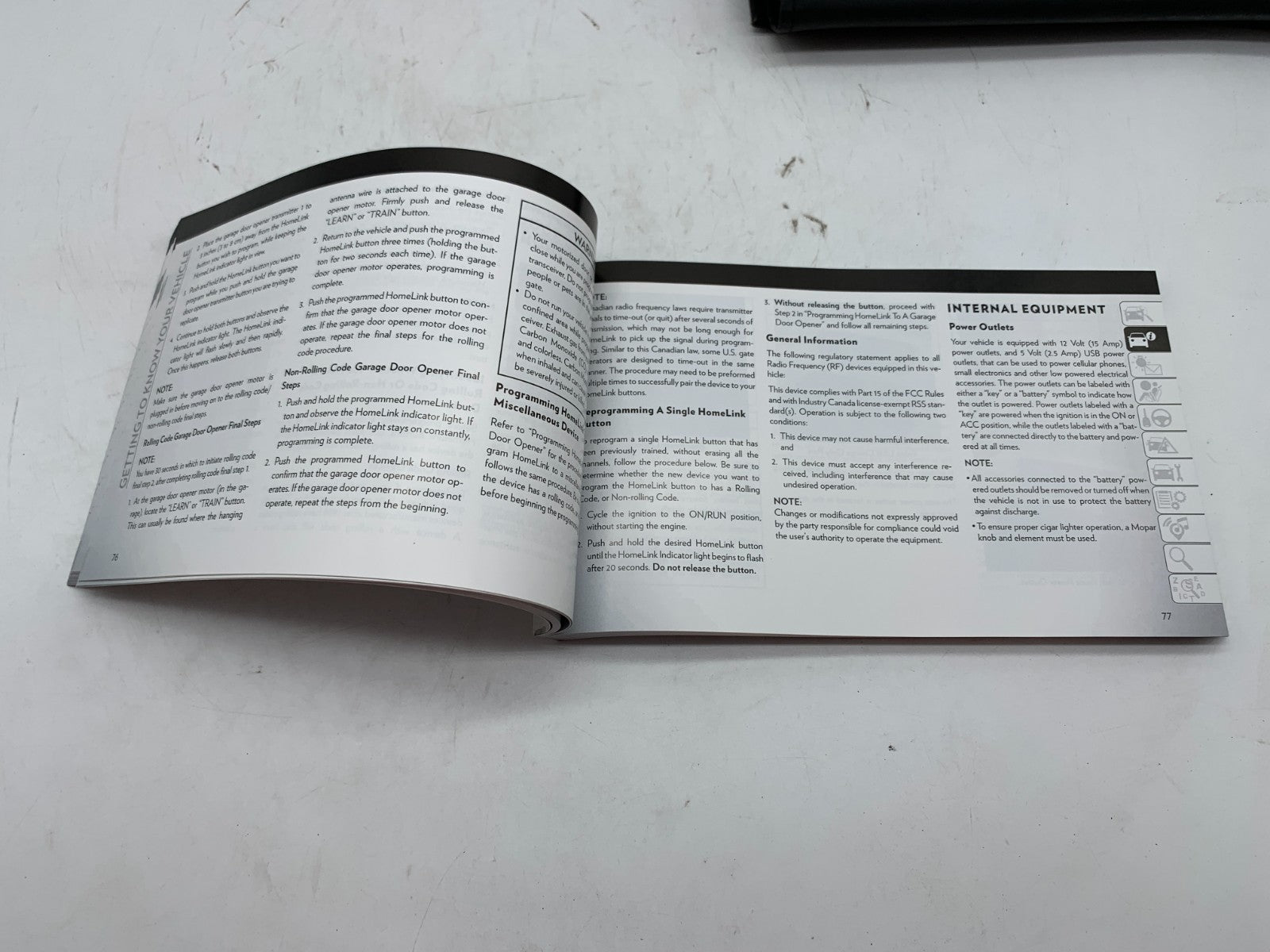 2018 Chrysler Pacifica Owners Manual with Case OEM A04B35011