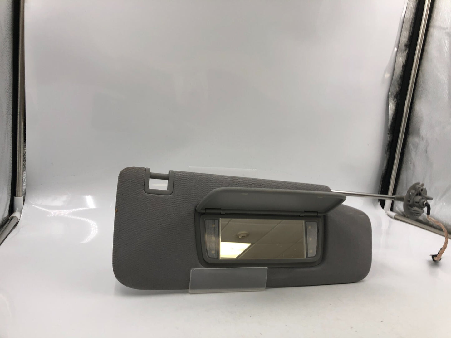 2018-2020 Chevrolet Equinox Passenger Sun Visor Gray Illuminated OEM C04B69004