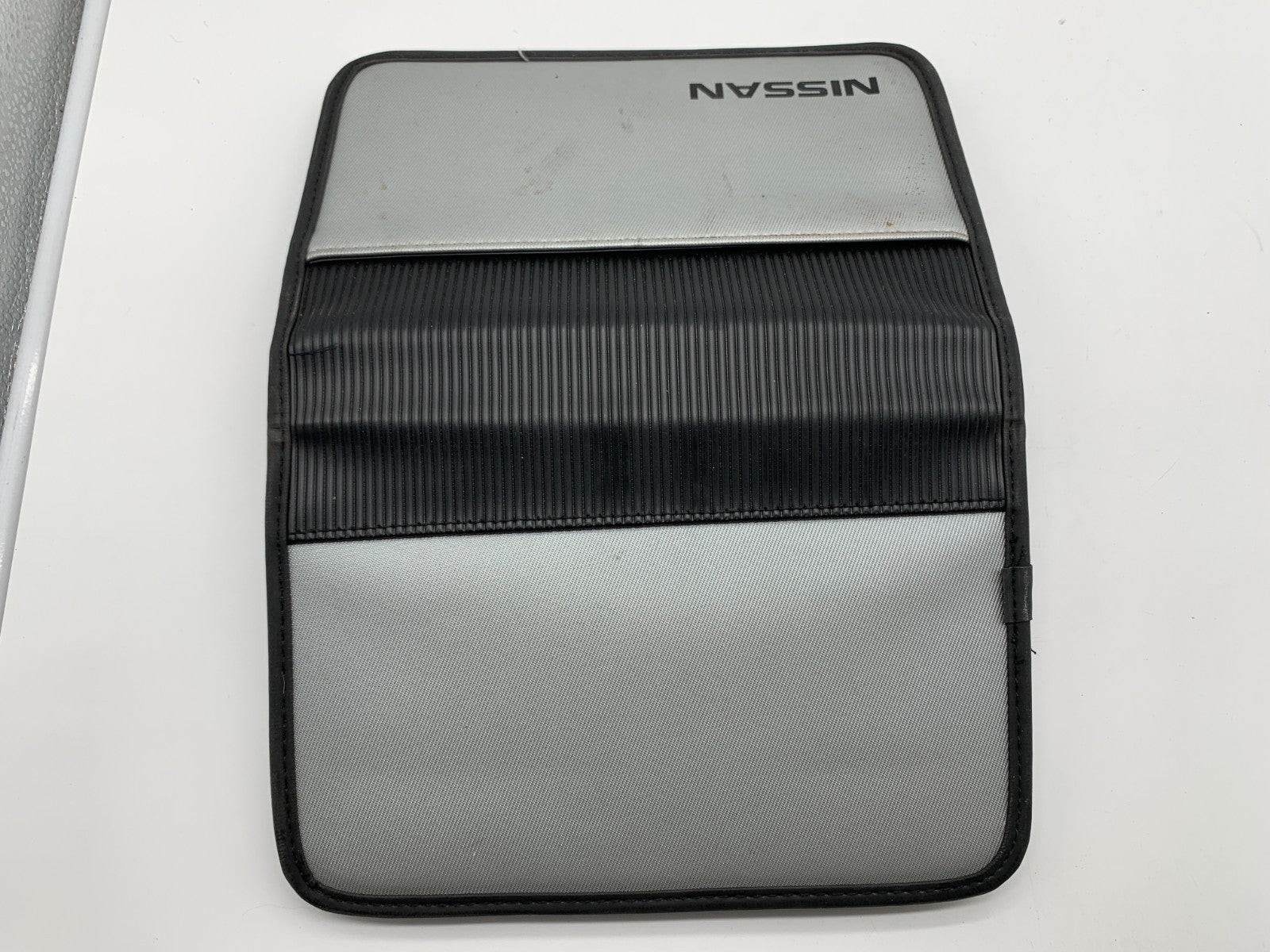 2006 Nissan Altima Owners Manual Set with Case OEM B02B56007