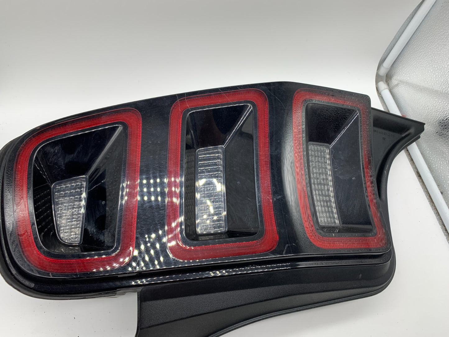 2013-2014 Ford Mustang Passenger Side Tail Light Taillight OEM B02B27013
