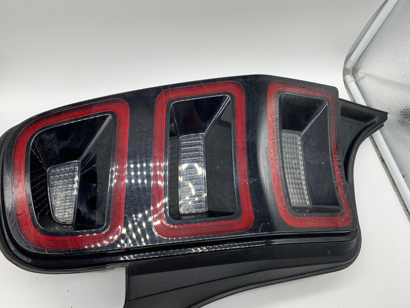2013-2014 Ford Mustang Passenger Side Tail Light Taillight OEM B02B27013