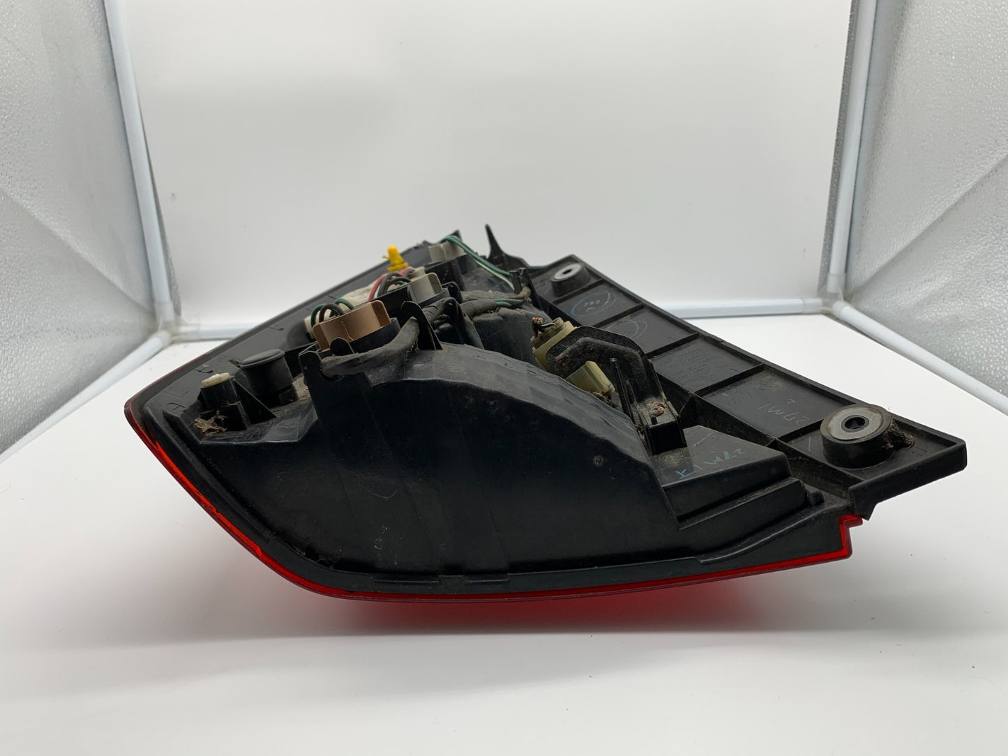 2006-2008 Subaru Forester Passenger Side Tail Light Taillight OEM B03B31036