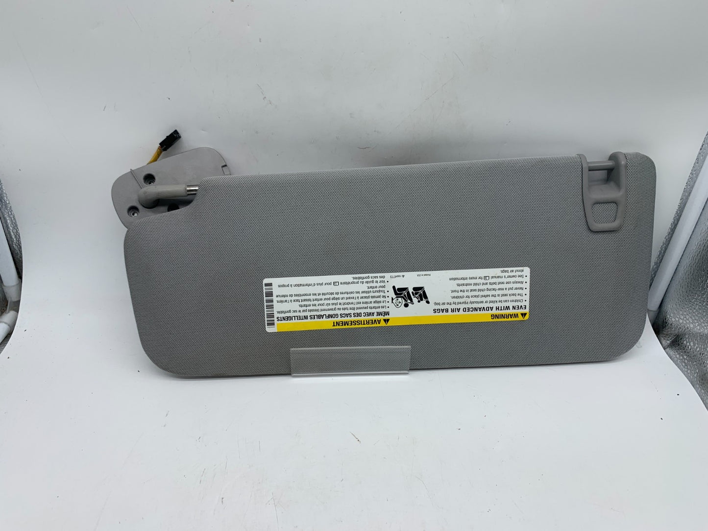 2015-2020 Chevrolet Yukon Passenger Sun Visor Gray Illuminated OEM C02B31004
