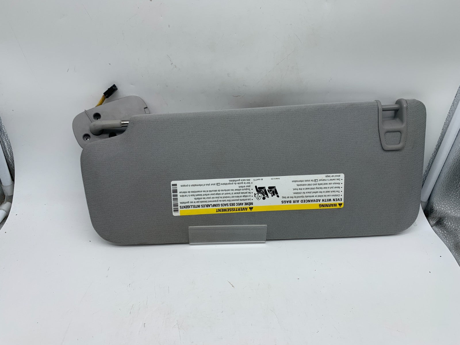 2015-2020 Chevrolet Yukon Passenger Sun Visor Gray Illuminated OEM C02B31004
