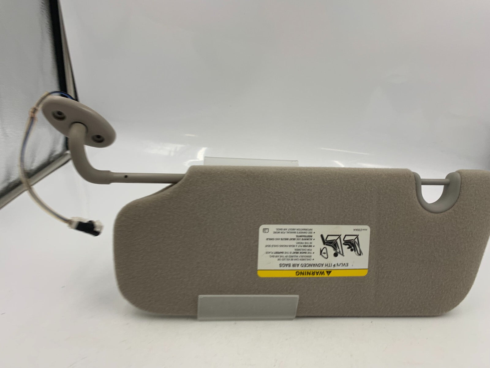 2004-2007 Jeep Liberty Passenger Sun Visor Gray Illuminated OEM C01B17052