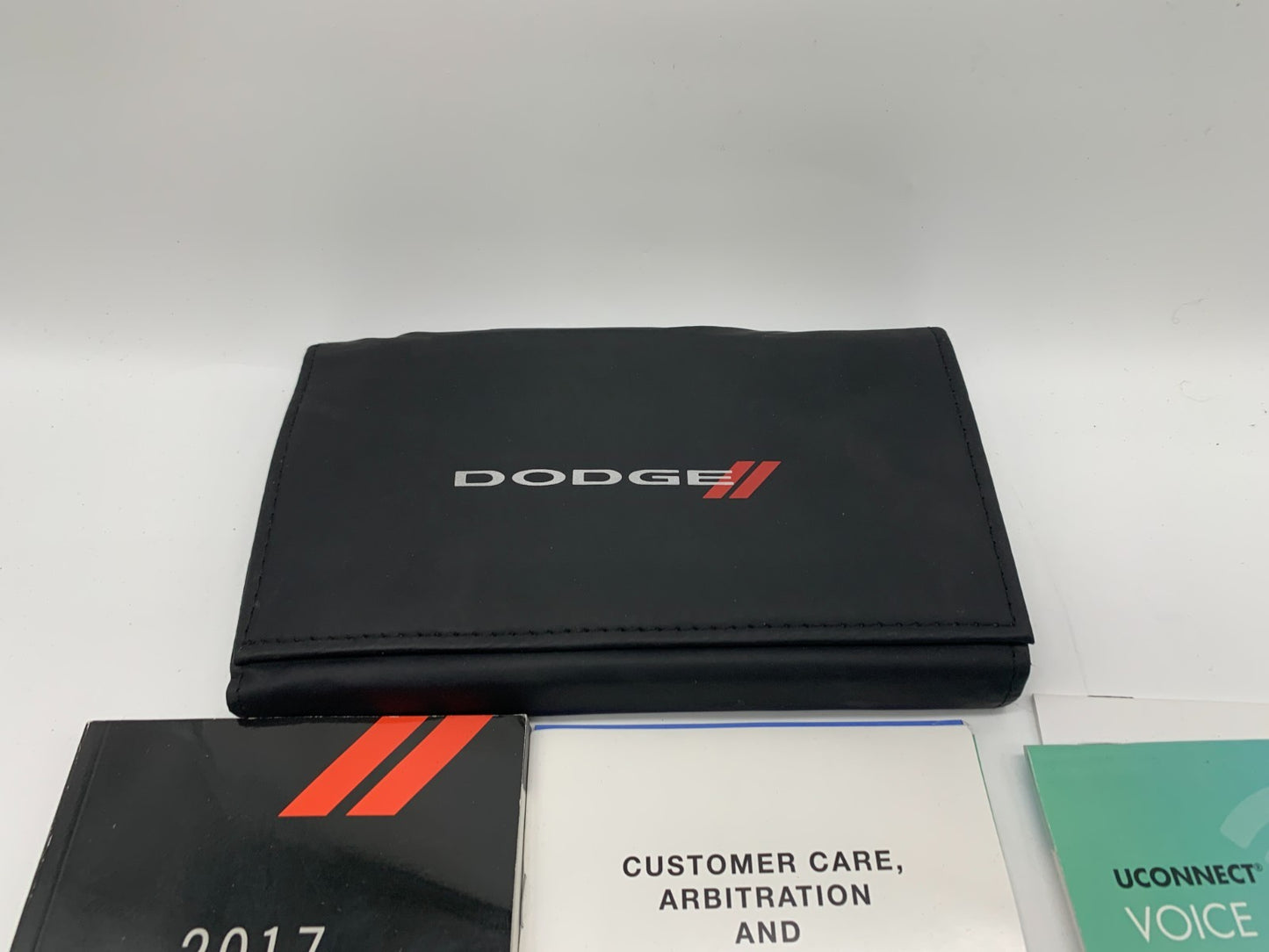 2017 Dodge Durango Owners Manual Set with Case OEM B03B44005