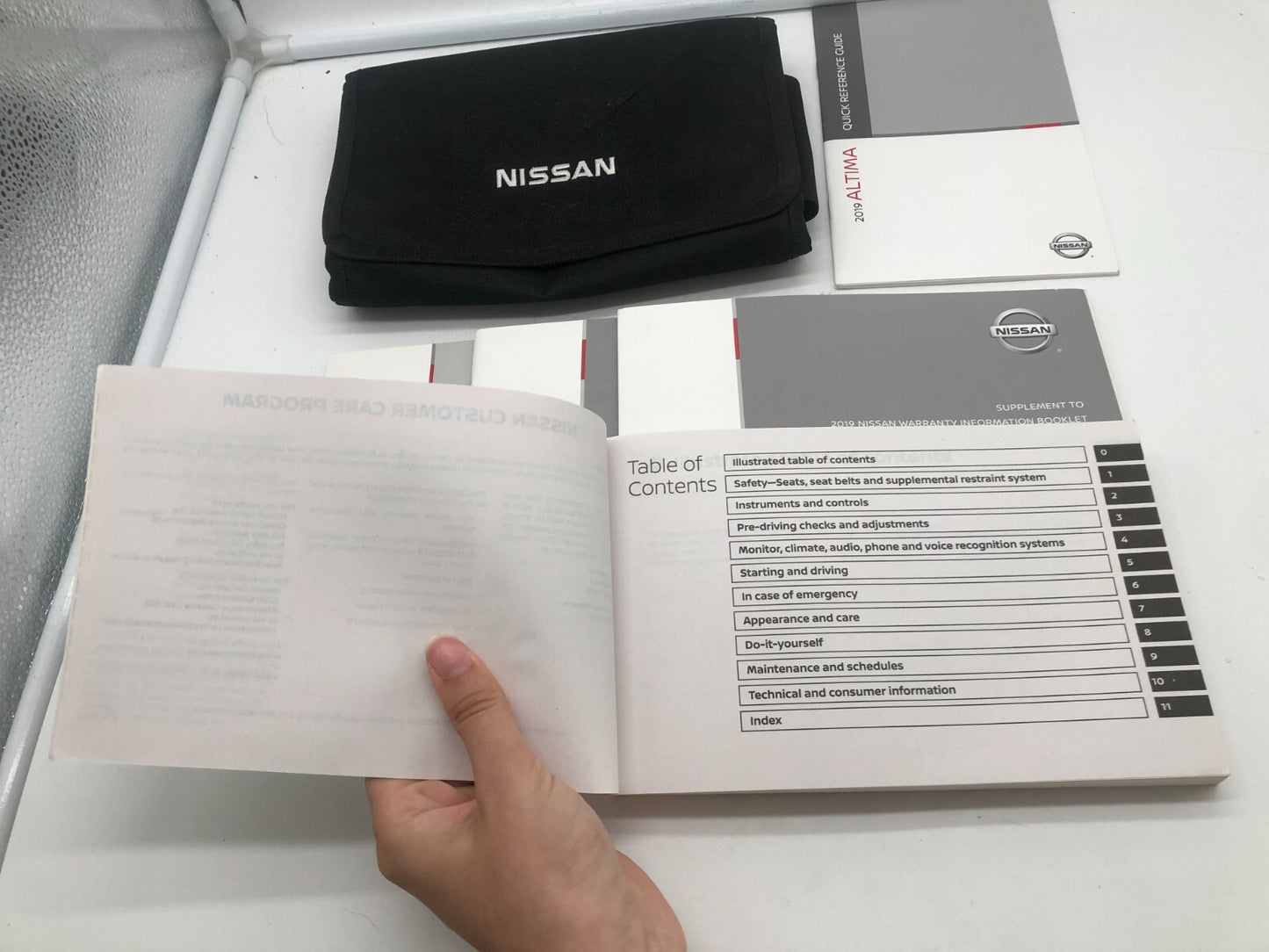 2019 Nissan Altima Owners Manual Set with Case OEM A03B01084