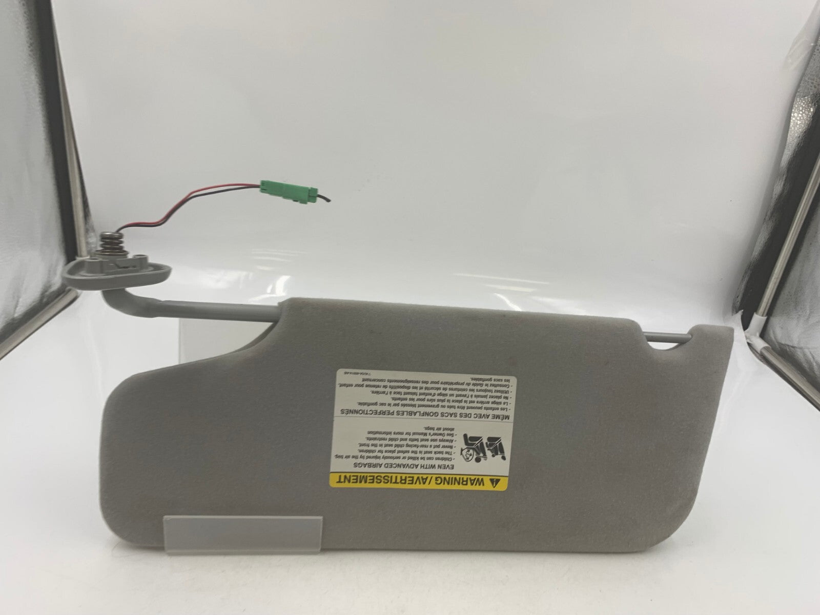 2005-2007 Ford Freestyle Passenger Sun Visor Illuminated Gray OEM D02B64015