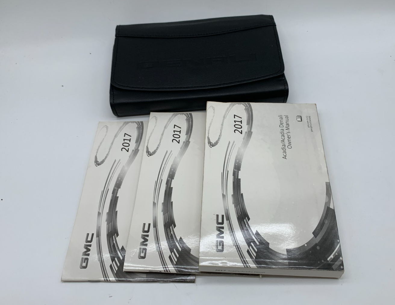 2017 GMC Acadia Owners Manual Set with Case OEM B02B32043