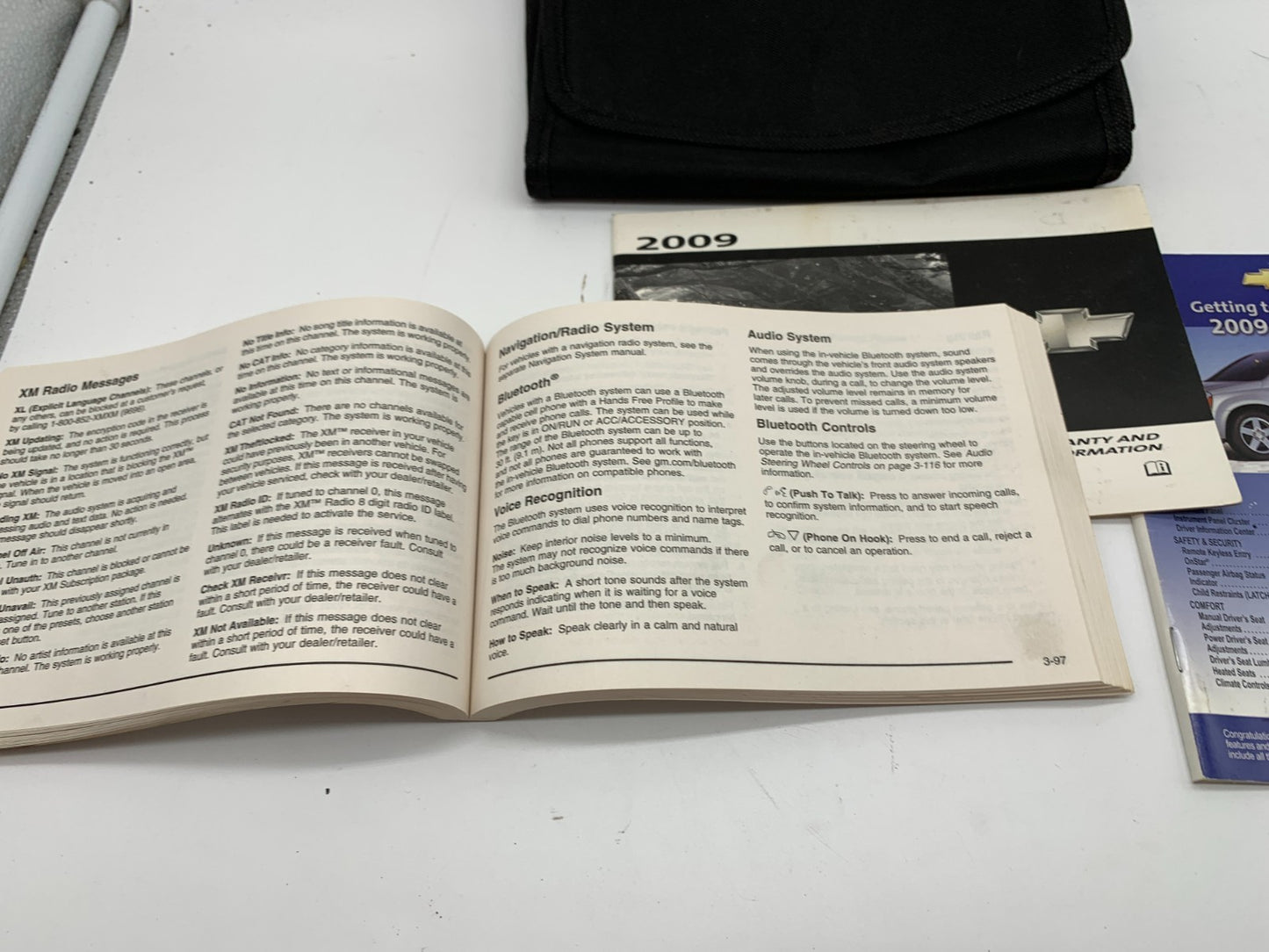 2009 Chevrolet Equinox Owners Manual Set with Case OEM B01B04048