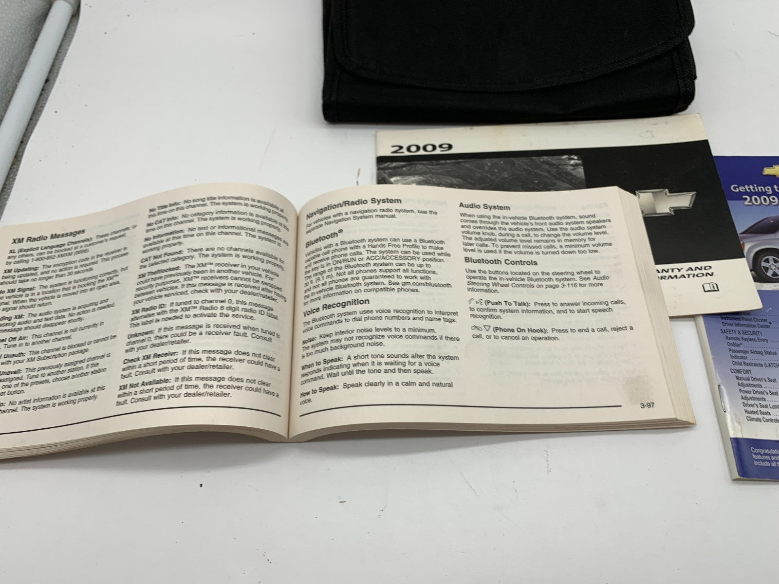 2009 Chevrolet Equinox Owners Manual Set with Case OEM B01B04048