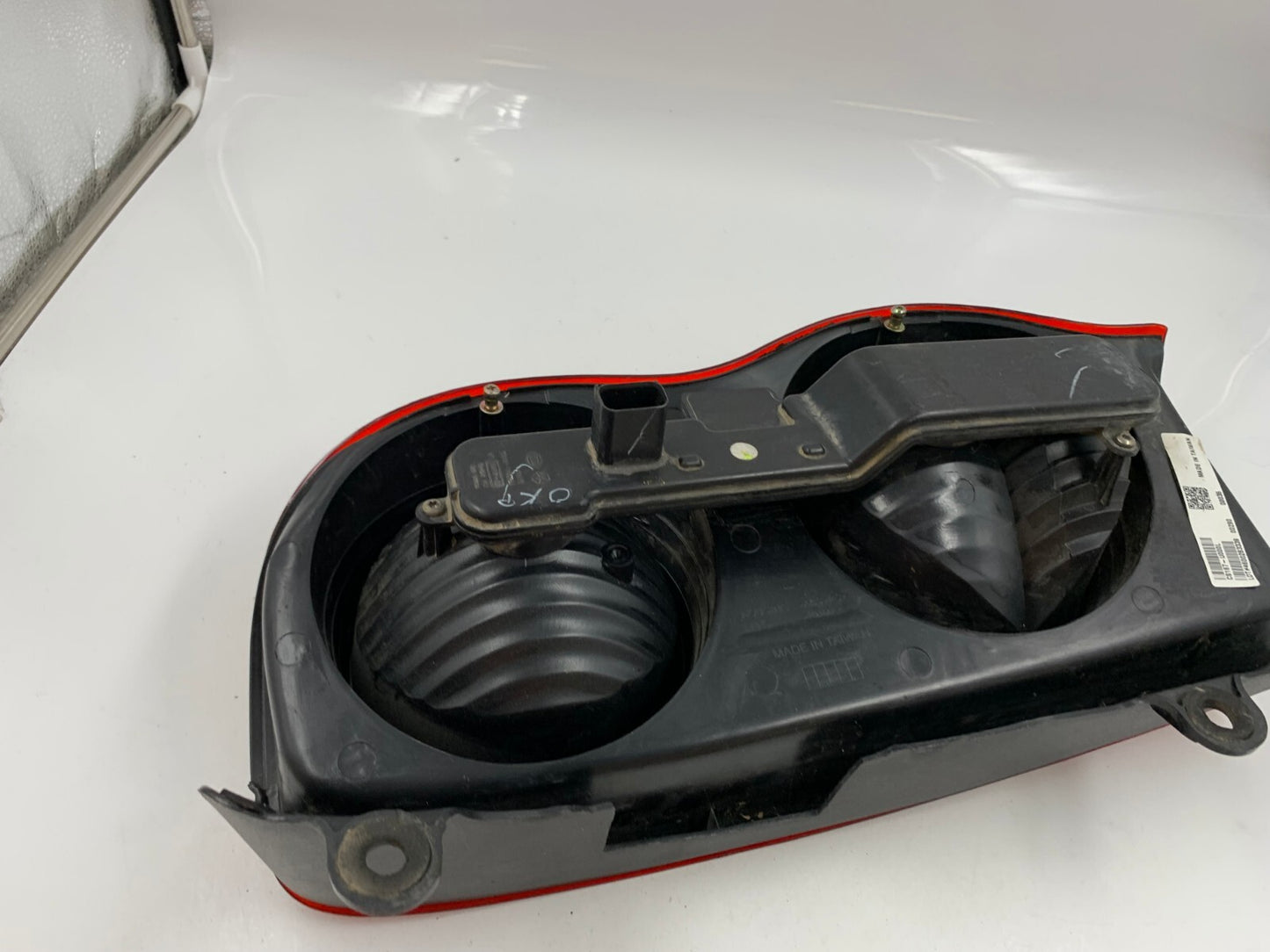 2004-2009 Dodge Durango Driver Side Tail Light Taillight OEM E03B11051