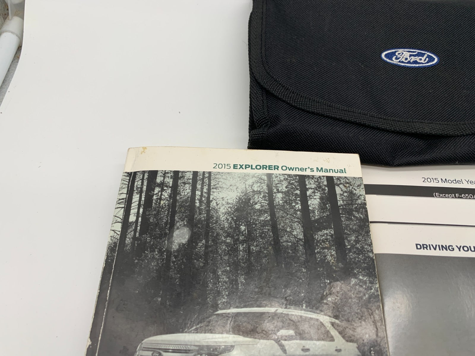 2015 Ford Explorer Owners Manual Set with Case OEM C01B08021