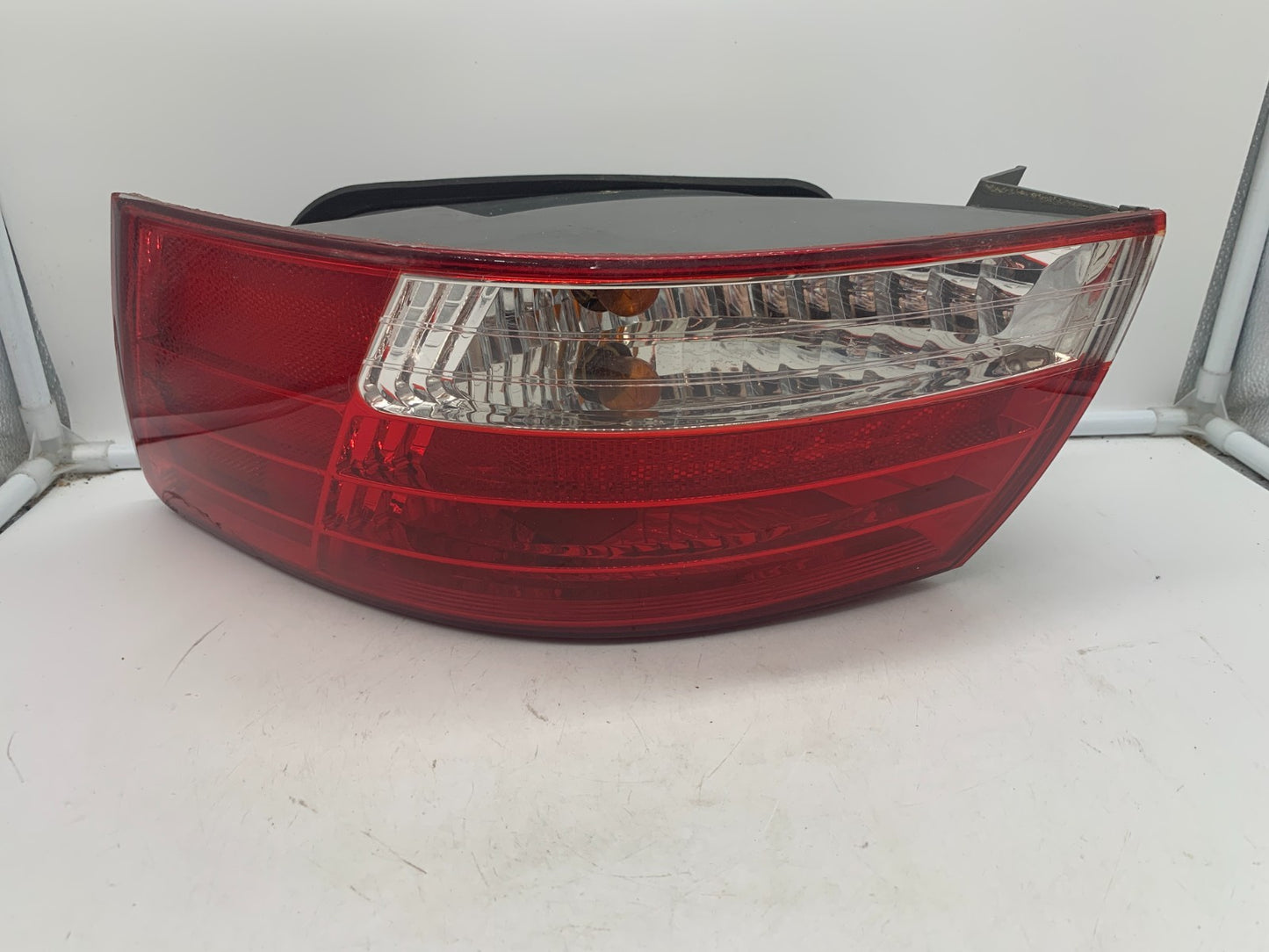 2006-2008 Hyundai Sonata Passenger Side Tail Light Taillight OEM A01B51040