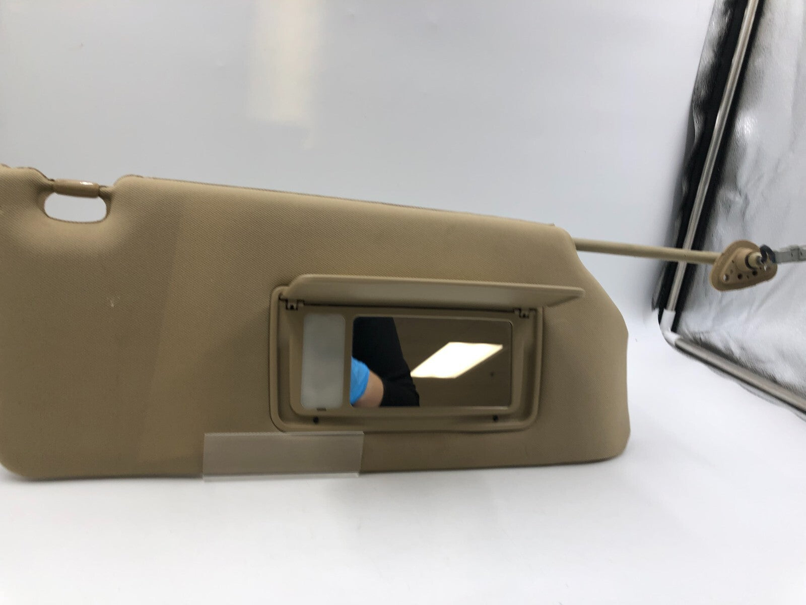2006-2010 Honda Odyssey Passenger Sun Visor Brown Illuminated OEM C04B66001