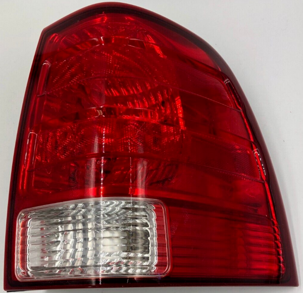 2003-2006 Ford Expedition Passenger Side Tail Light Taillight OEM A01B38001