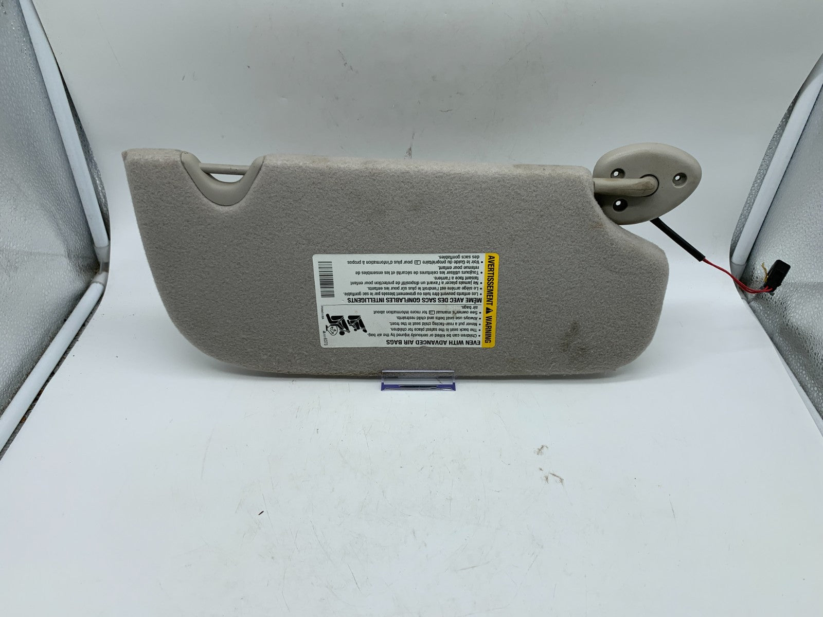 2005-2006 Chevrolet Trailblazer Driver Sun Visor Gray Illuminated OEM A04B41001