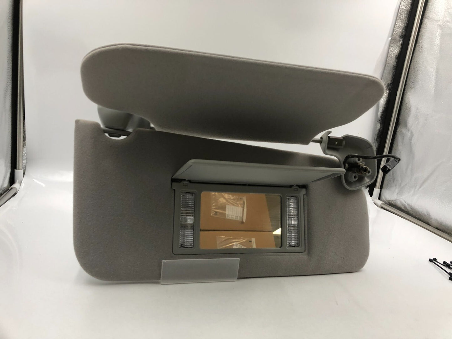 2005-2006 Lincoln Navigator Passenger Sun Visor Gray Illuminated OEM D03B30048