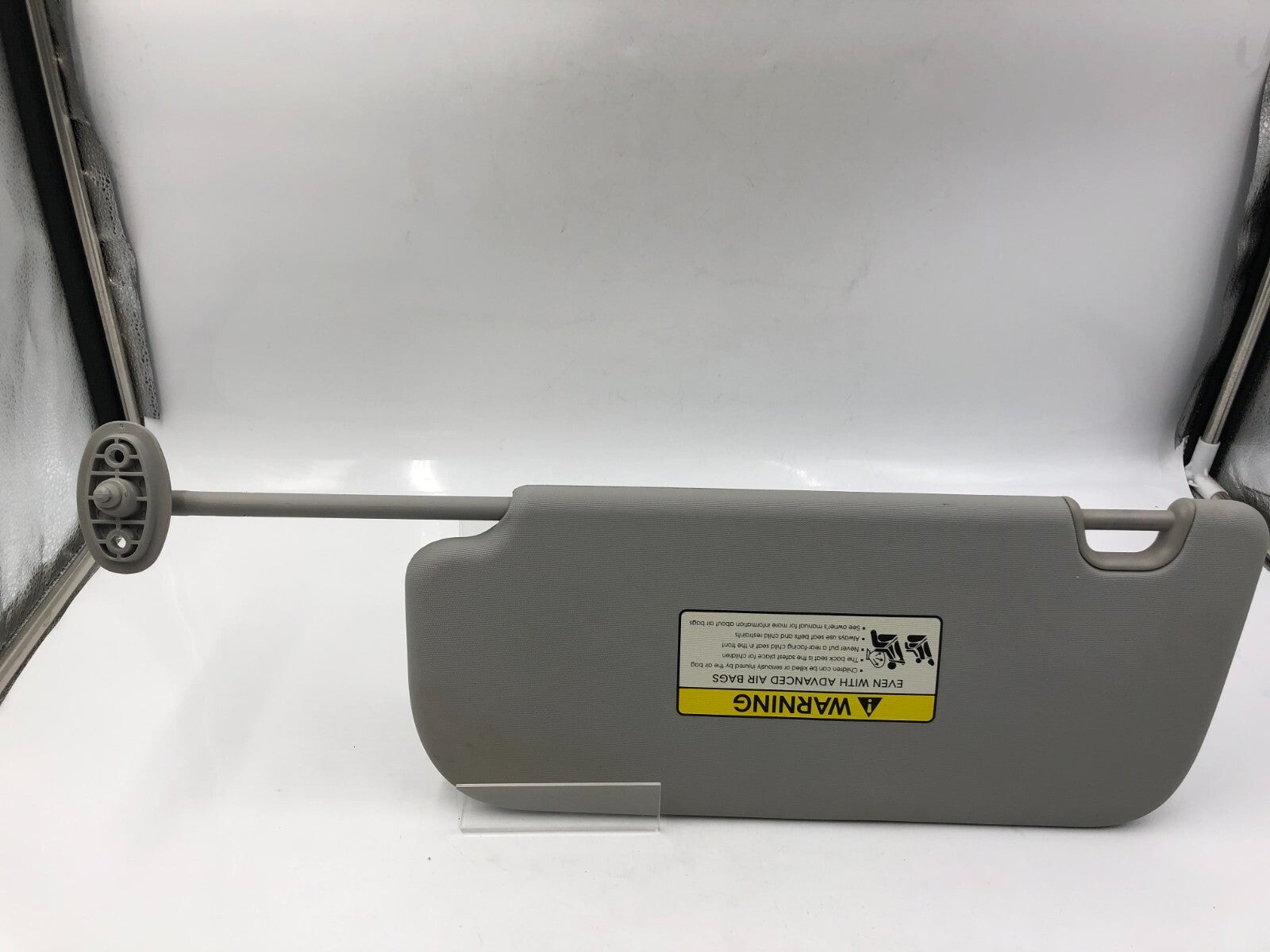 2014-2019 Kia Soul Passenger Sun Visor Gray Illuminated OEM E03B45064