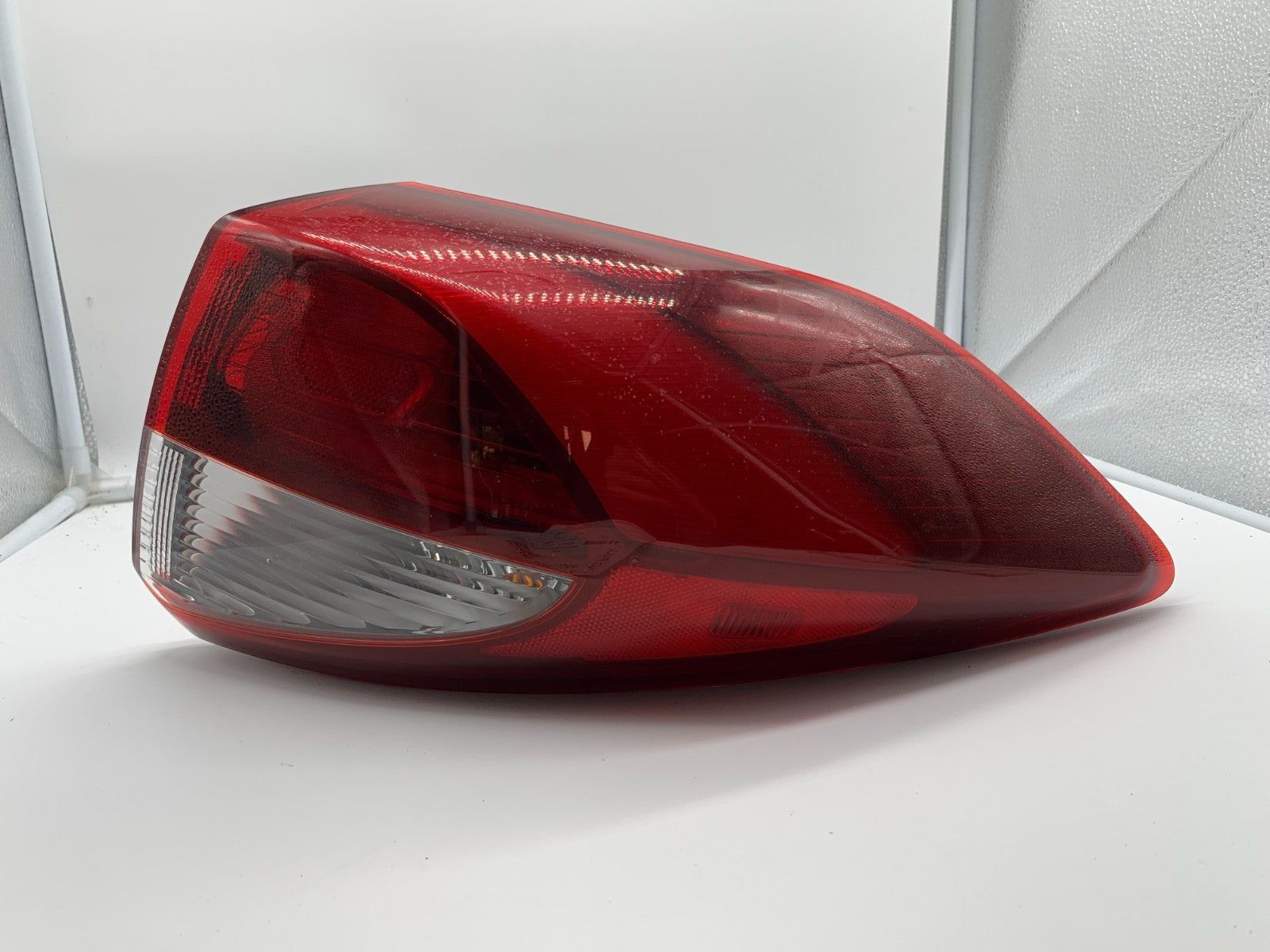 2016-2018 Hyundai Tucson Passenger Side Tail Light Taillight OEM B04B11044