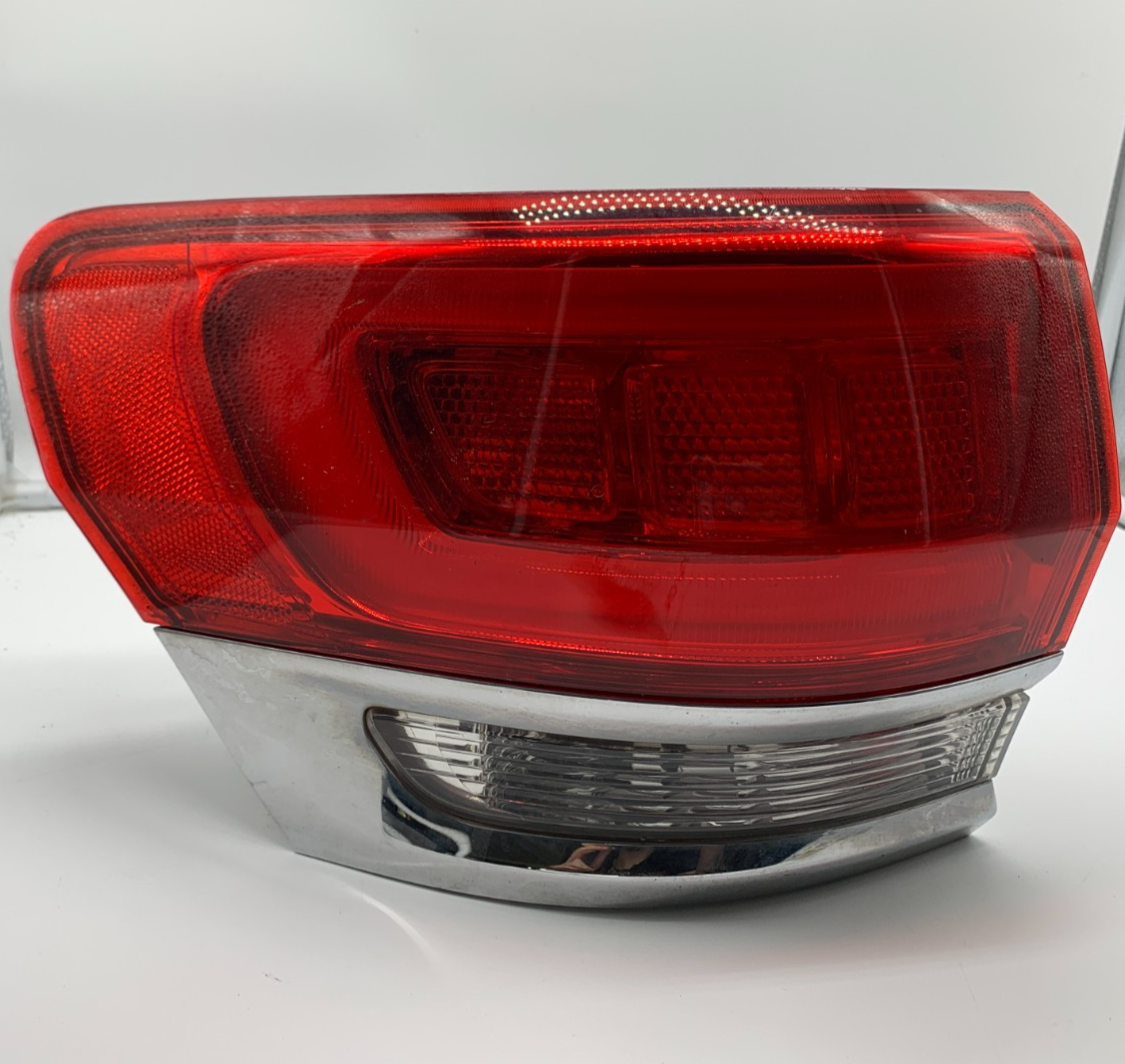 2015-2021 Jeep Grand Cherokee Driver Side Tail Light Taillight OEM B04B11045
