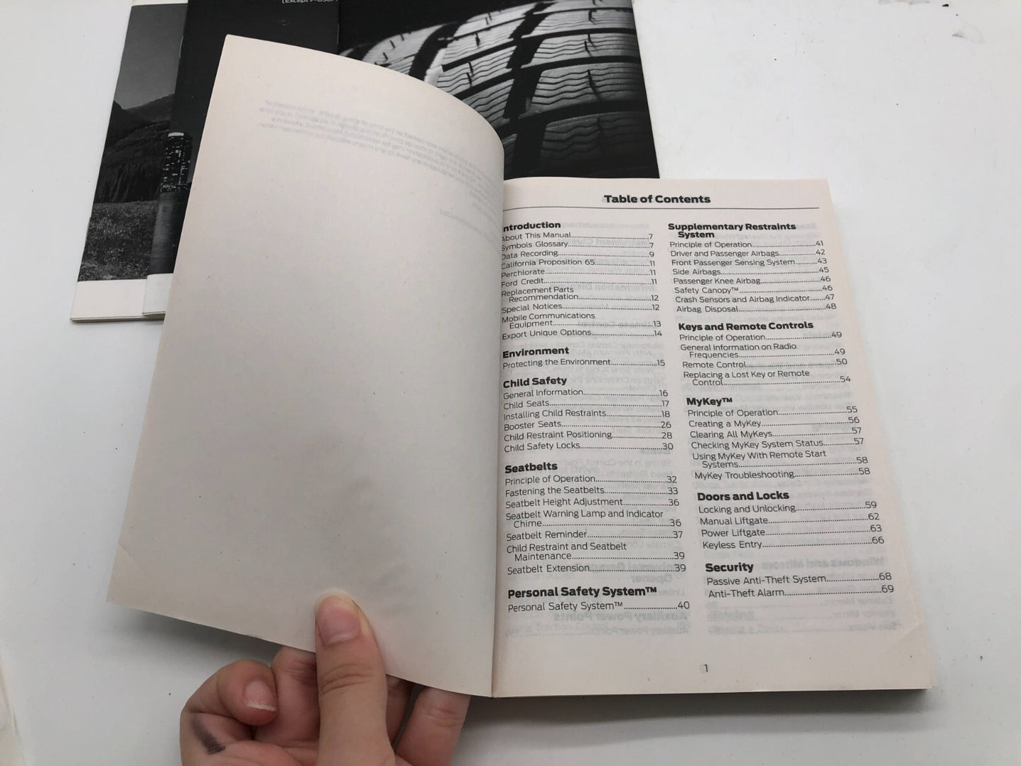 2017 Ford Explorer Owners Manual Set with Case OEM E03B42005