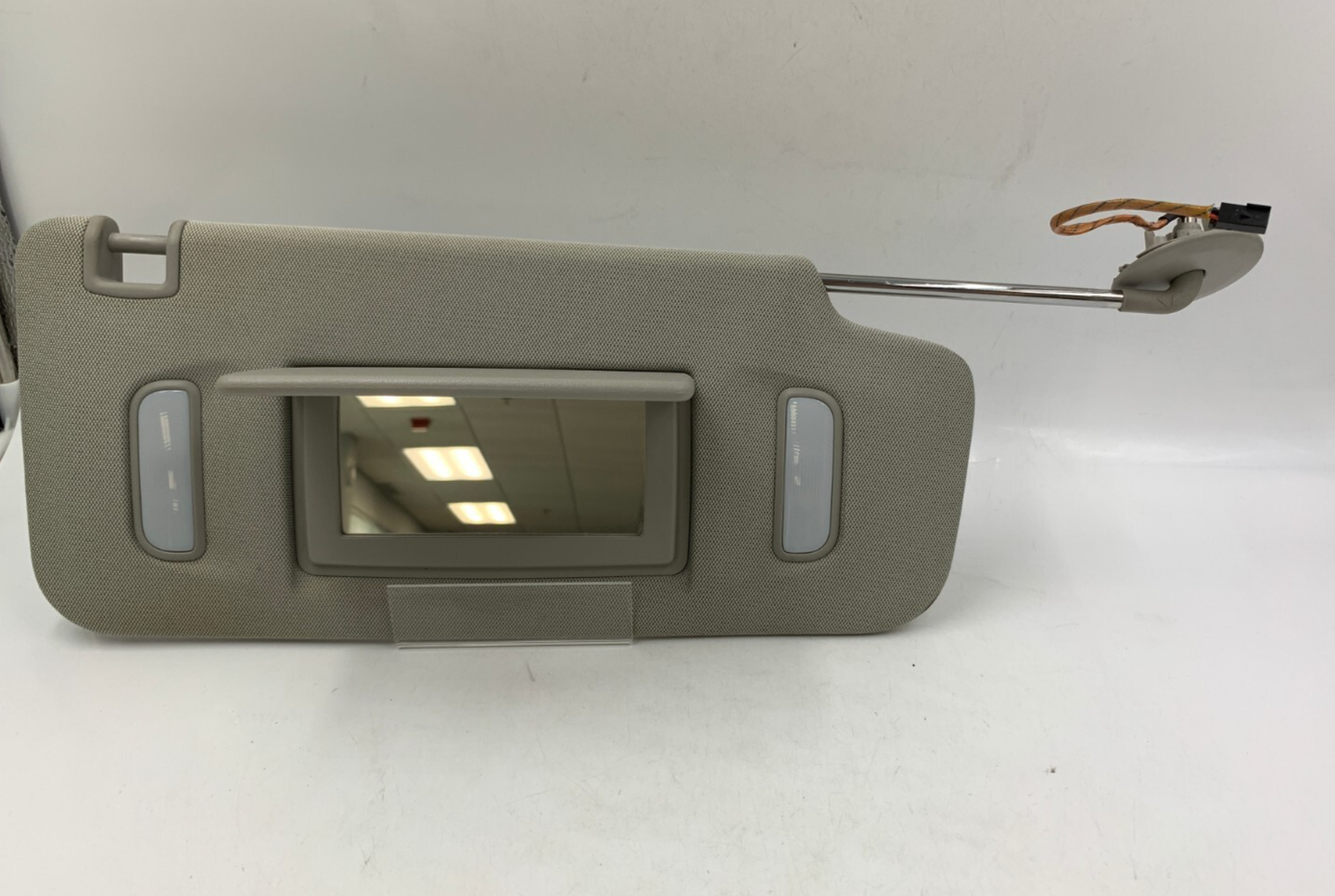 2013-2021 Buick Encore Passenger Sun Visor Gray Illuminated OEM C01B14010