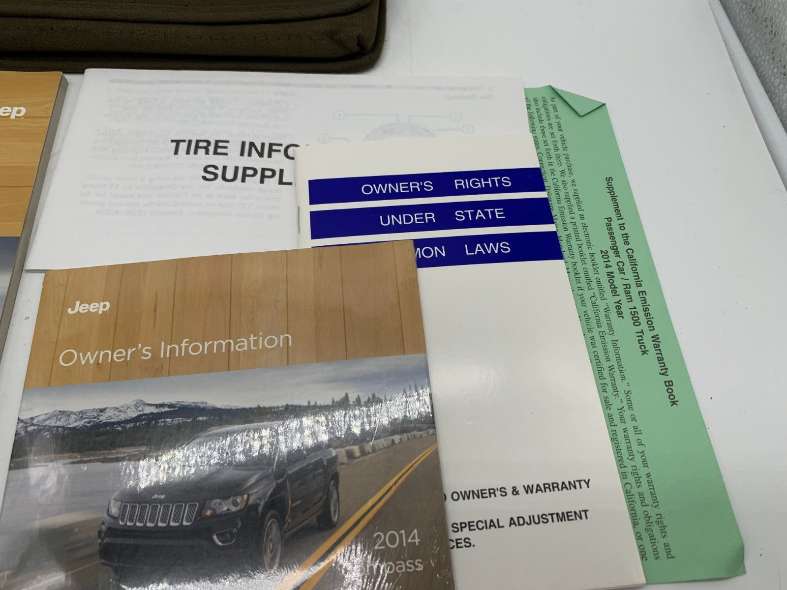 2014 Jeep Compass Owners Manual Set with Case OEM C01B08014