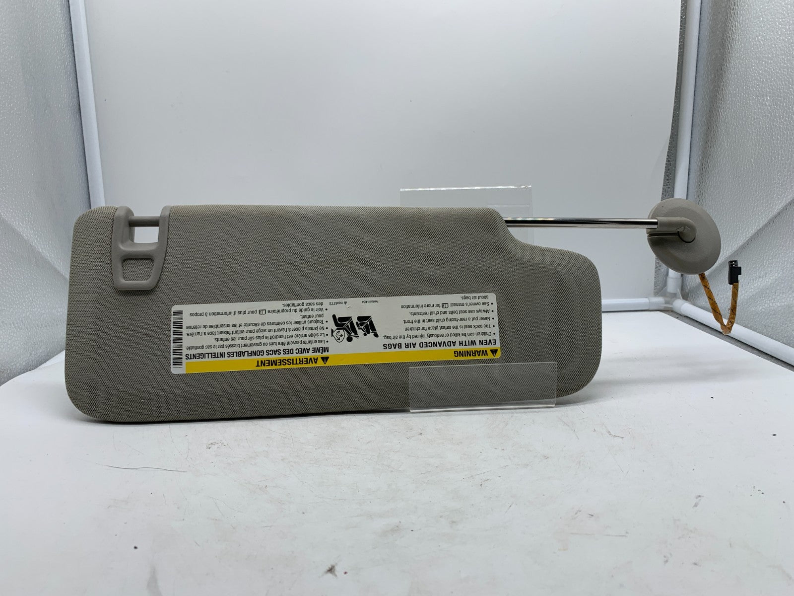 2013-2017 Cadillac XTS Driver Sun Visor Illuminated Gray OEM B01B11003