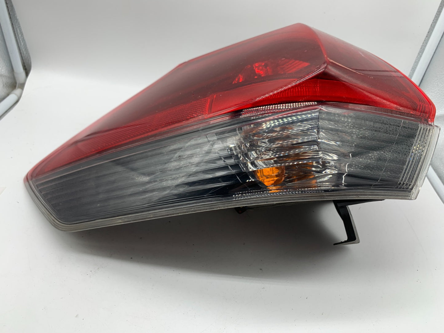 2017-2019 Nissan Rogue Driver Side Tail Light Taillight OEM D01B04065