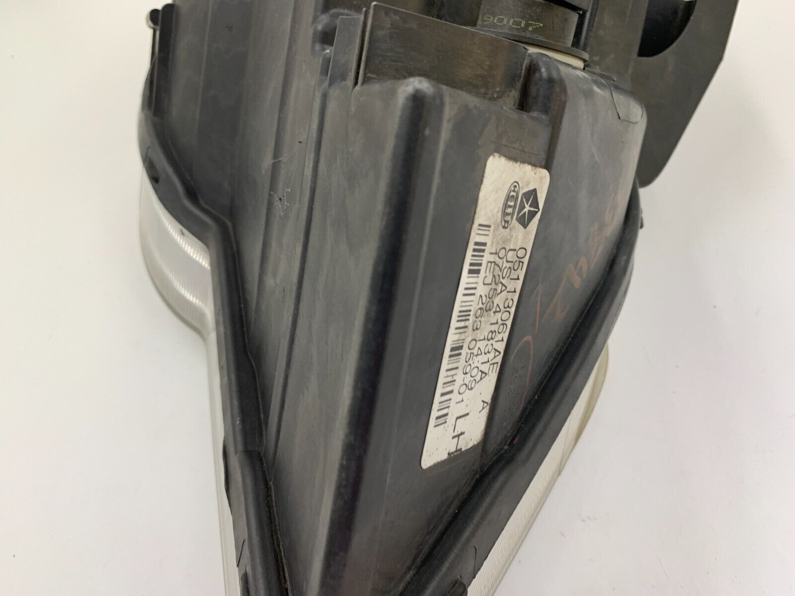 2007-2008 Chrysler Pacifica Driver Side Head Light Headlight OEM D02B57001