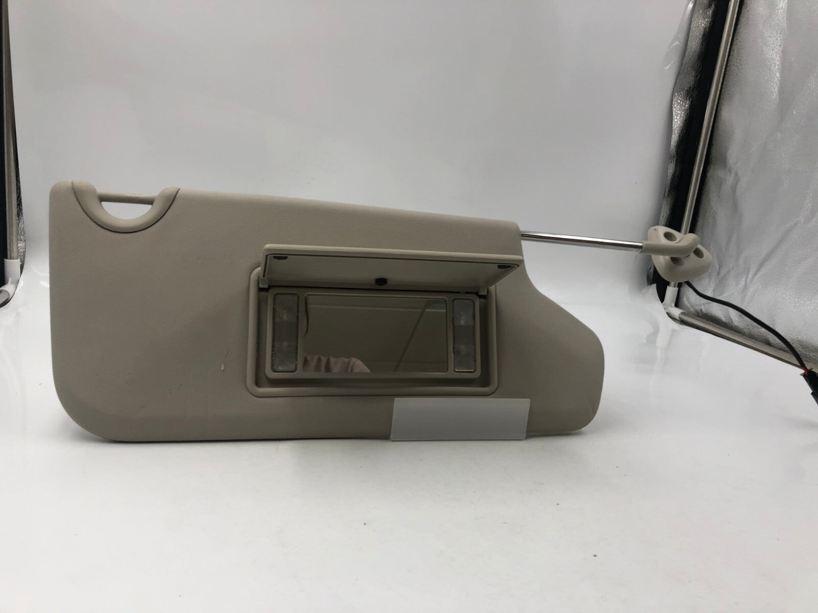 2011-2020 Dodge Journey Passenger Sun Visor Sunvisor Ivory Illuminated B01B21003