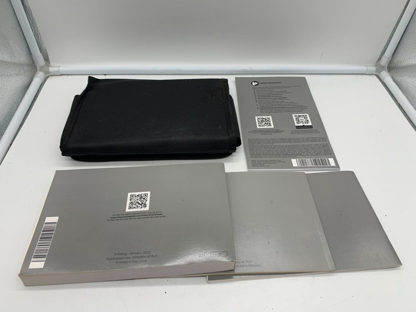 2022 Nissan Kicks Sedan Owners Manual Set with Case OEM A04B38018