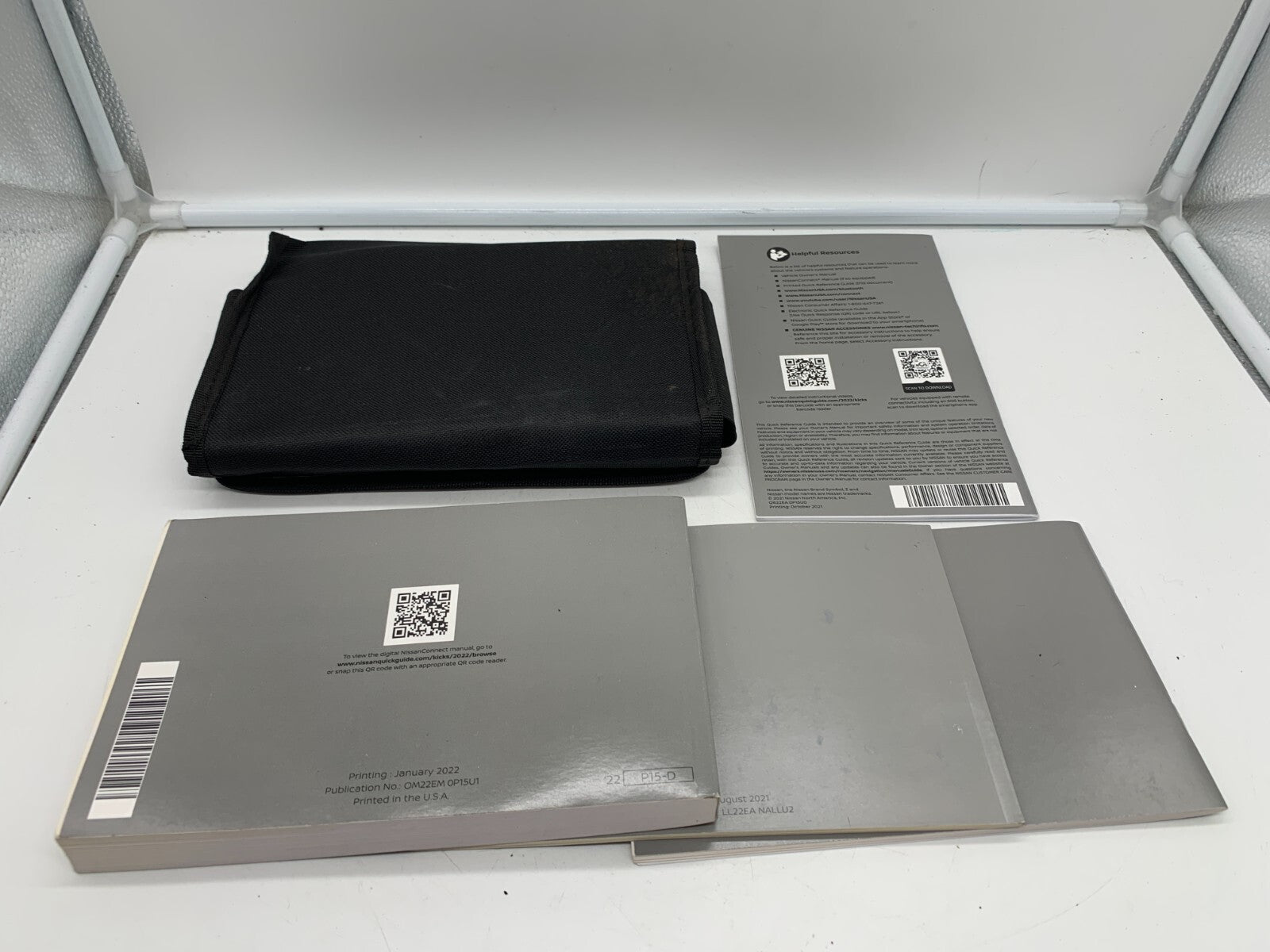 2022 Nissan Kicks Sedan Owners Manual Set with Case OEM A04B38018