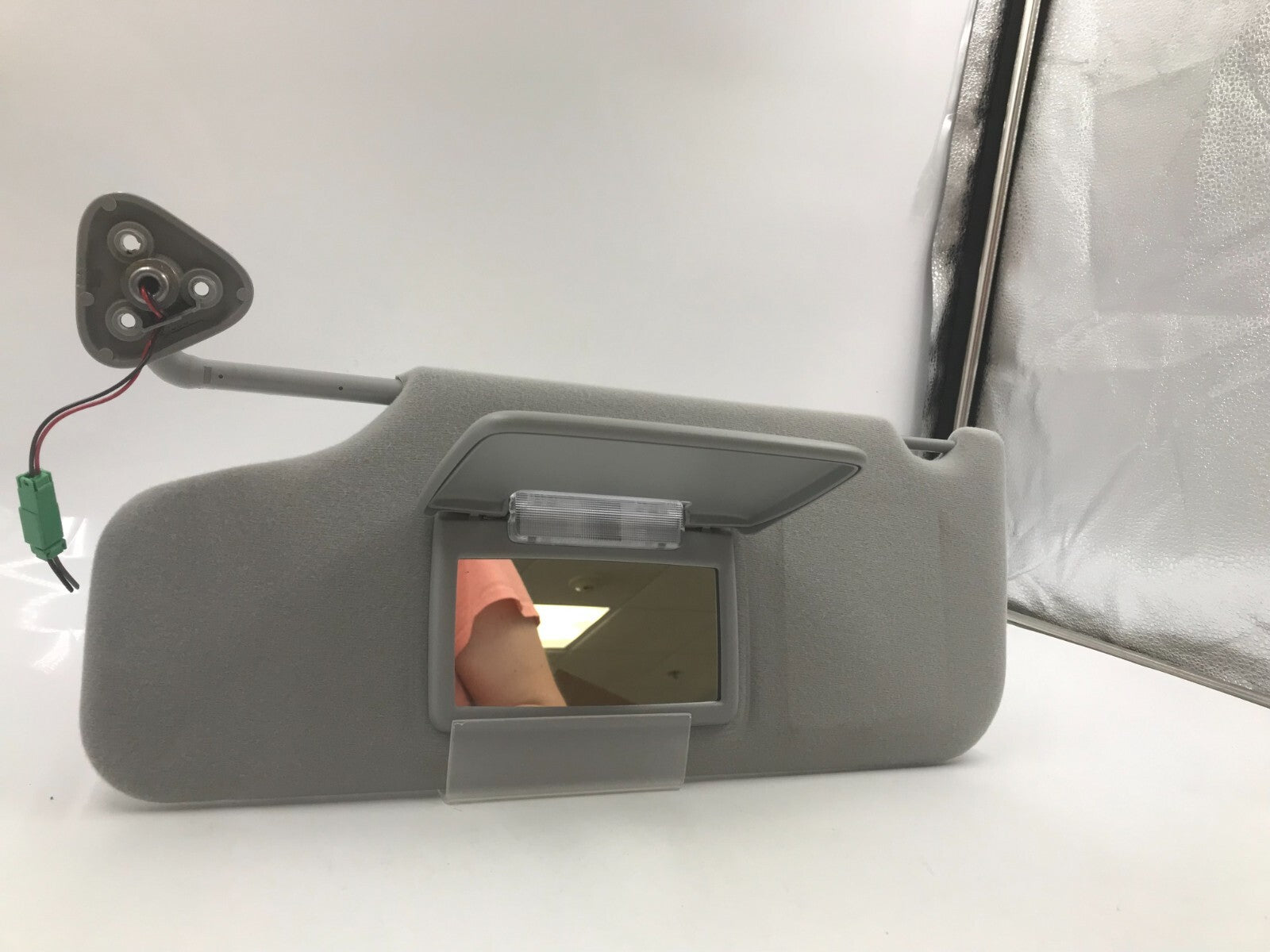 2005-2007 Ford Freestyle Driver Sun Visor Gray Illuminated D01B52082
