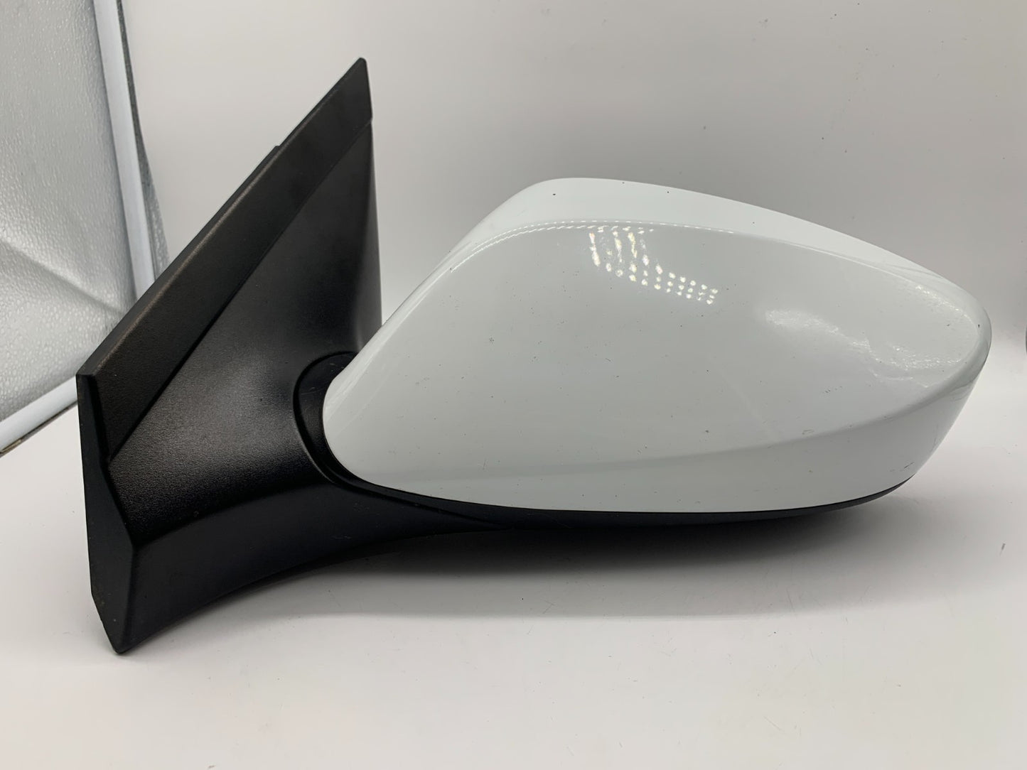 2012-2017 Hyundai Accent Driver Side View Power Door Mirror White OEM C03B69015