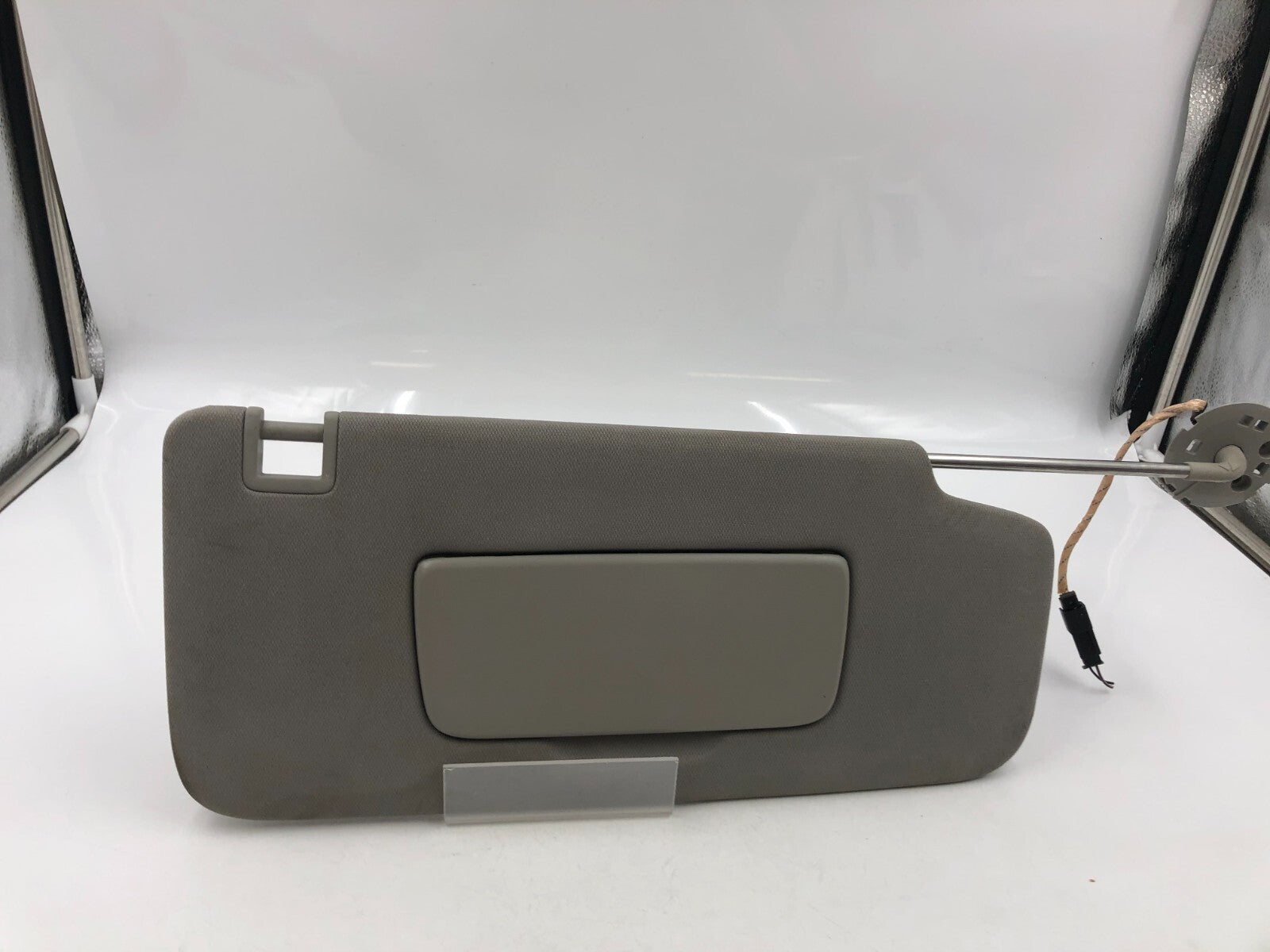 2018-2019 Buick Enclave Passenger Sun Visor Gray Illuminated OEM B01B15027