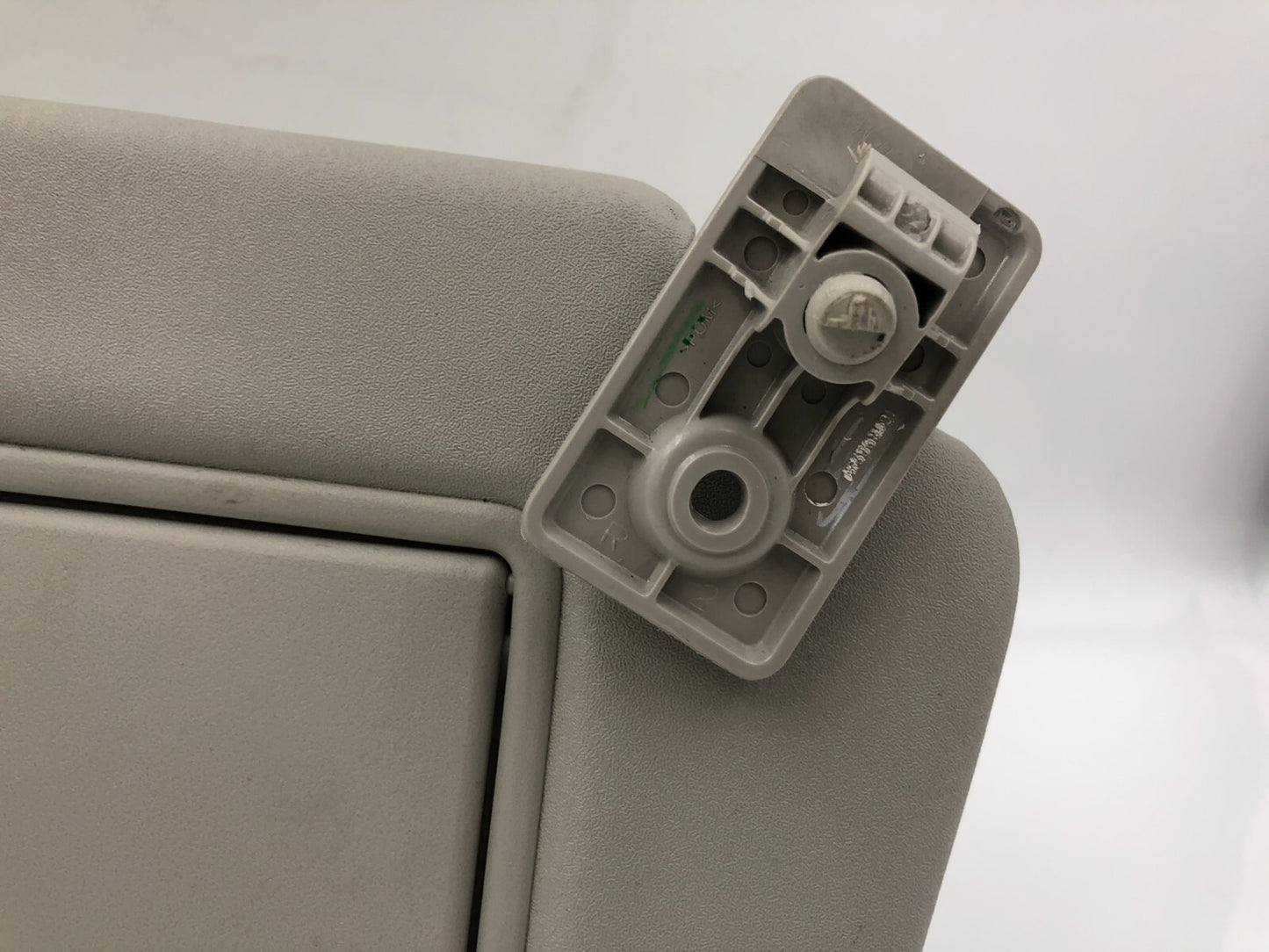 2015-2019 Nissan Versa Passenger Sun Visor Gray OEM E01B27083