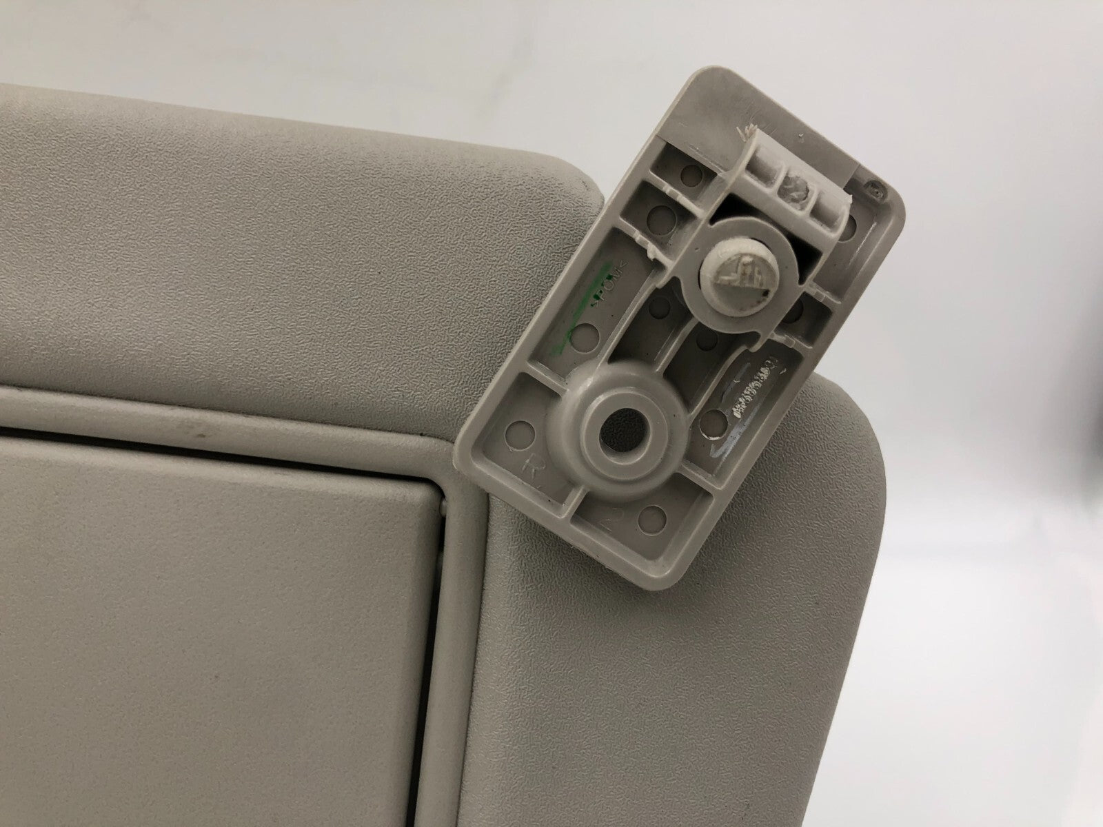 2015-2019 Nissan Versa Passenger Sun Visor Gray OEM E01B27083