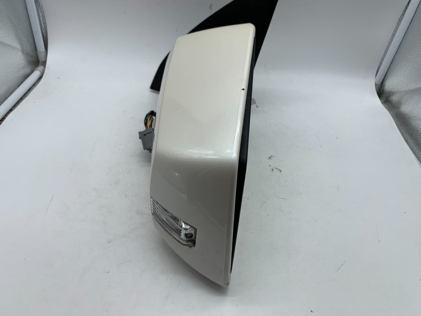 2009-2014 Chevrolet Traverse Driver Power Door Mirror White OEM B03B28005