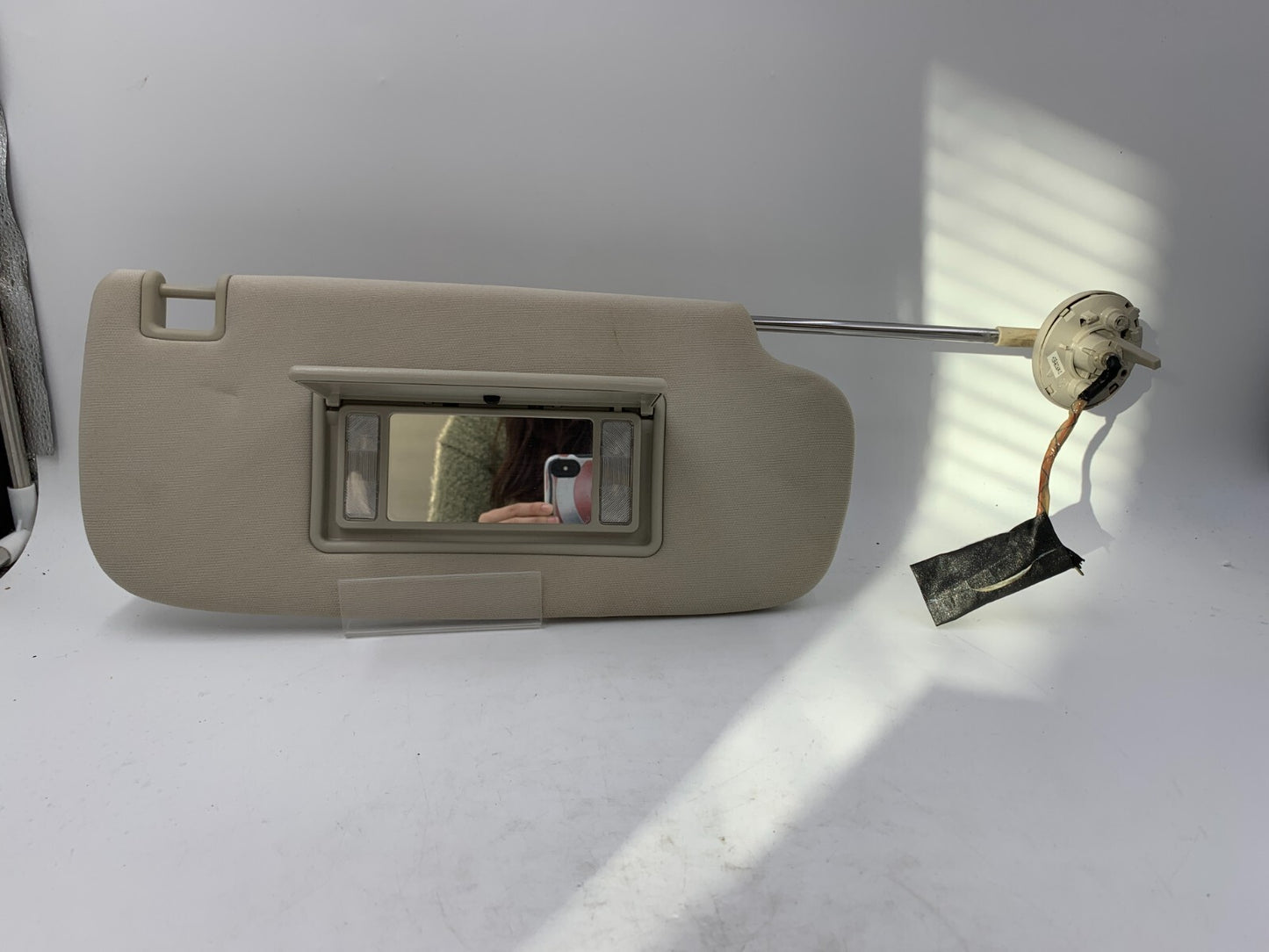 2011-2013 Jeep Grand Cherokee Passenger Sun Visor Gray Illuminated OEM E01B11026