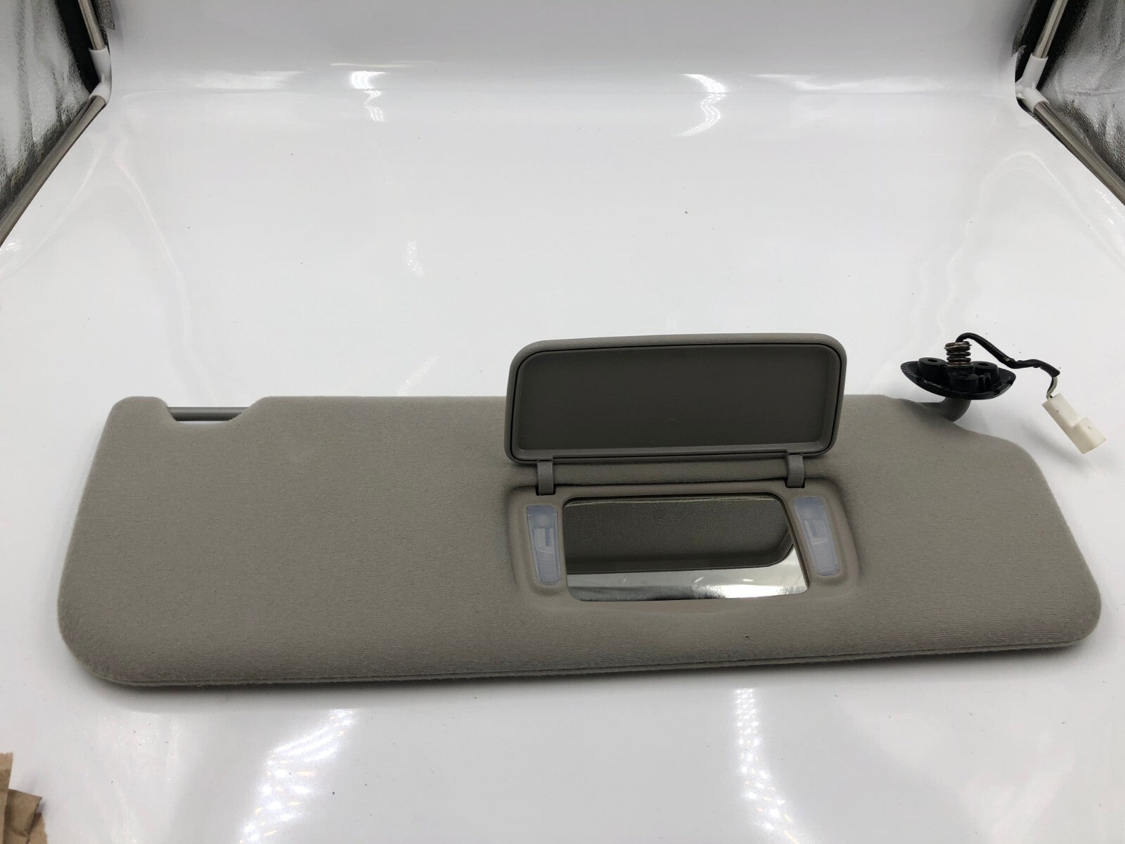 2005-2010 Toyota Sienna Passenger Sun Visor Gray Illuminated OEM C03B09021