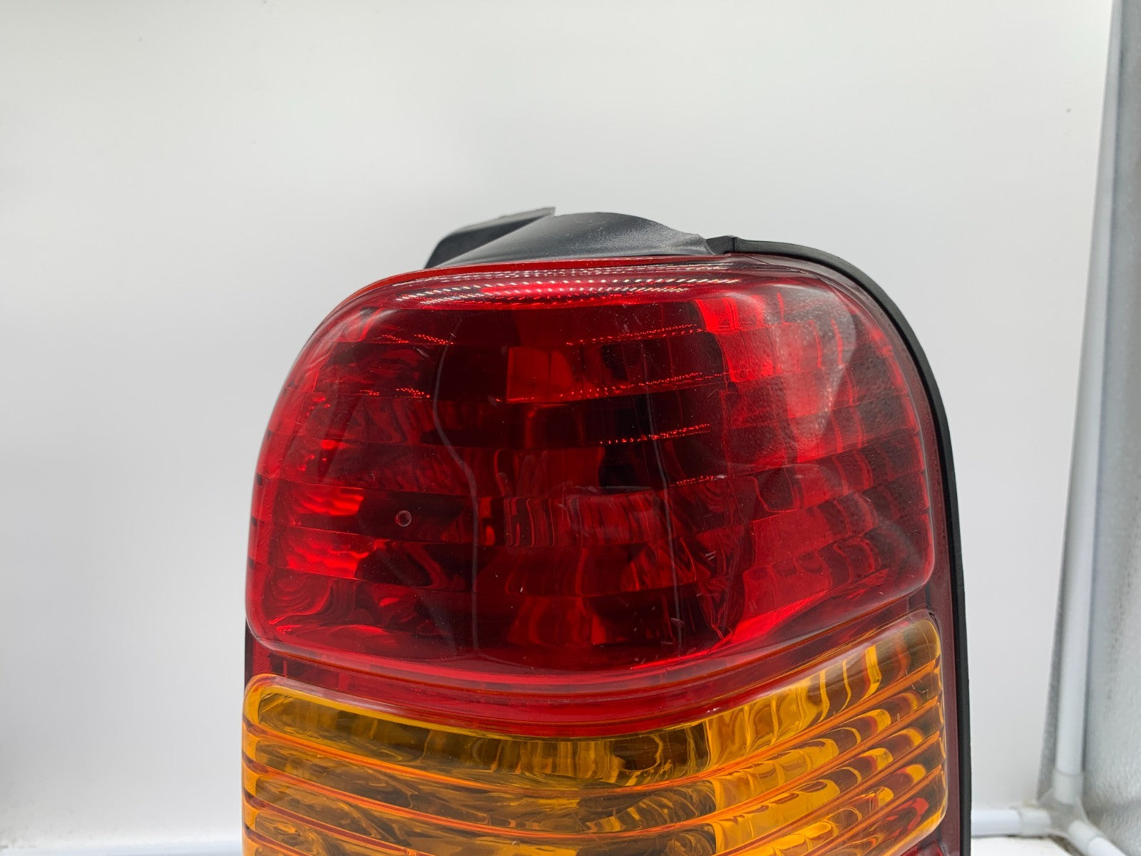 2001-2007 Ford Escape Passenger Side Tail Light Taillight OEM E02B36002