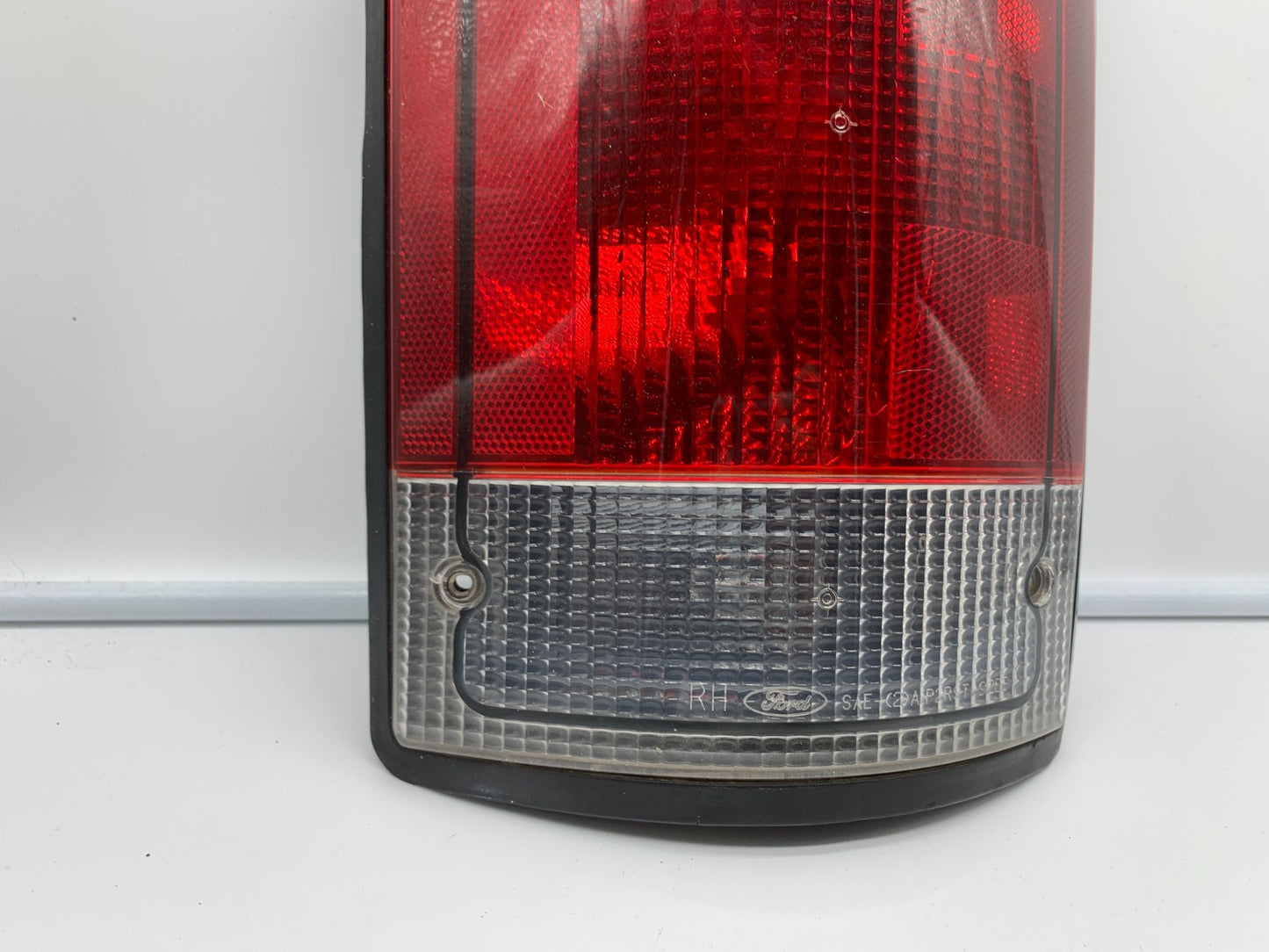 2005-2011 Ford E-150 Driver Tail Light Taillight Lamp OEM B03B45051