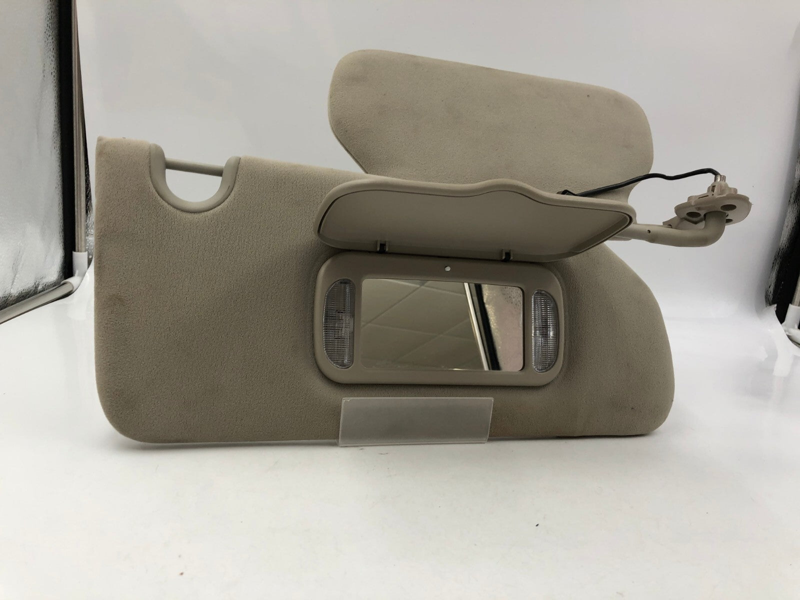 2006-2007 Cadillac DTS Passenger Sun Visor Beige Illuminated OEM A03B09040