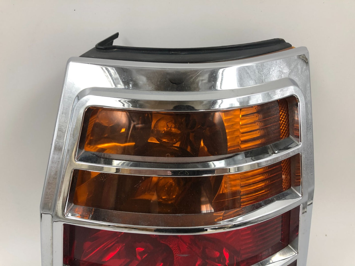 2004-2008 Chrysler Pacifica Passenger Side Tail Light Taillight OEM B01B53001