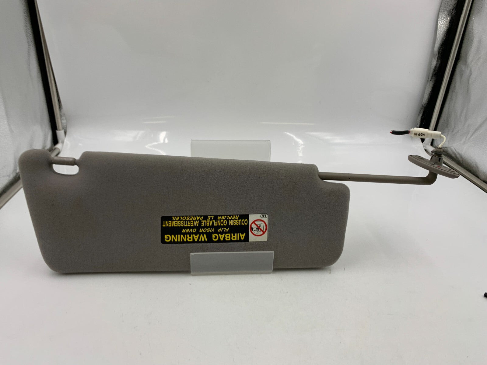 2002-2003 Lexus ES300 Driver Sun Visor Gray Illuminated OEM E03B67005