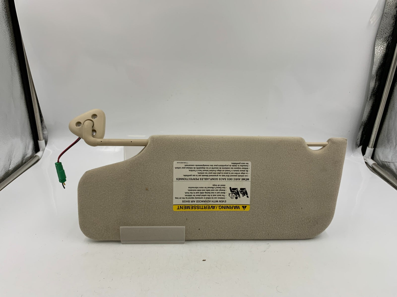 2008-2009 Ford Taurus Passenger Sun Visor Tan Illuminated OEM B03B18025